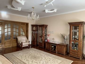 Eine luxuriöse 2-Zimmer-Wohnung mit einer Designer-Renovierung in einer prestigeträchtigen Gegend