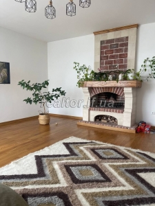 Luxurious three-room Premium class apartment on the street. Tarnavskyi