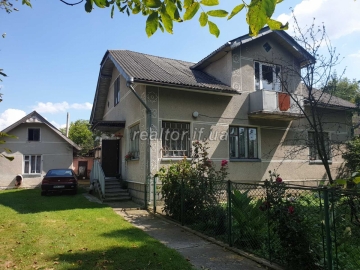 Dringend zum Verkauf Haus in Tscherniwtsi