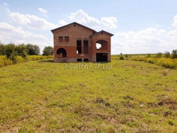 Urgent sale of a house within the city