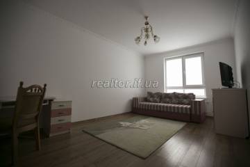 Ich werde eine schöne Einzimmerwohnung in einem neu erbauten Elite-Haus mieten