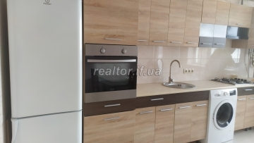 Mieten Sie eine Wohnung im neuen Jahr auf der Straße Vysochana