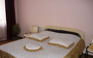 Ich werde eine Wohnung in einem neuen Gebäude in der Stus Street mieten