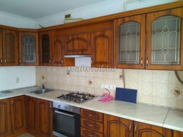 Ich werde eine Wohnung in einem Neubau in Iwano Frankivsk auf der Straße Trolleybus mieten