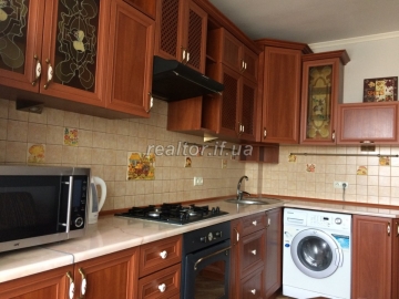 I will rent a modern one-room apartment in the city center