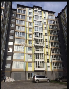 Bau und Neubau eines Gebäudes in einer schönen Gegend