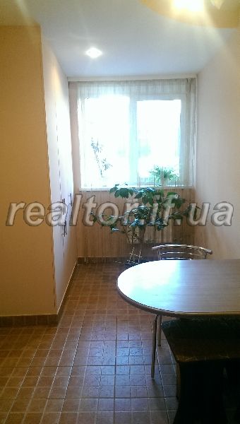 zdam_2-kh_kimnatnu_kvartyru_na_stometrivtsi_z_usima_udobstvamy_i_tekhnikoyu_9795_14_1451222295.jpg